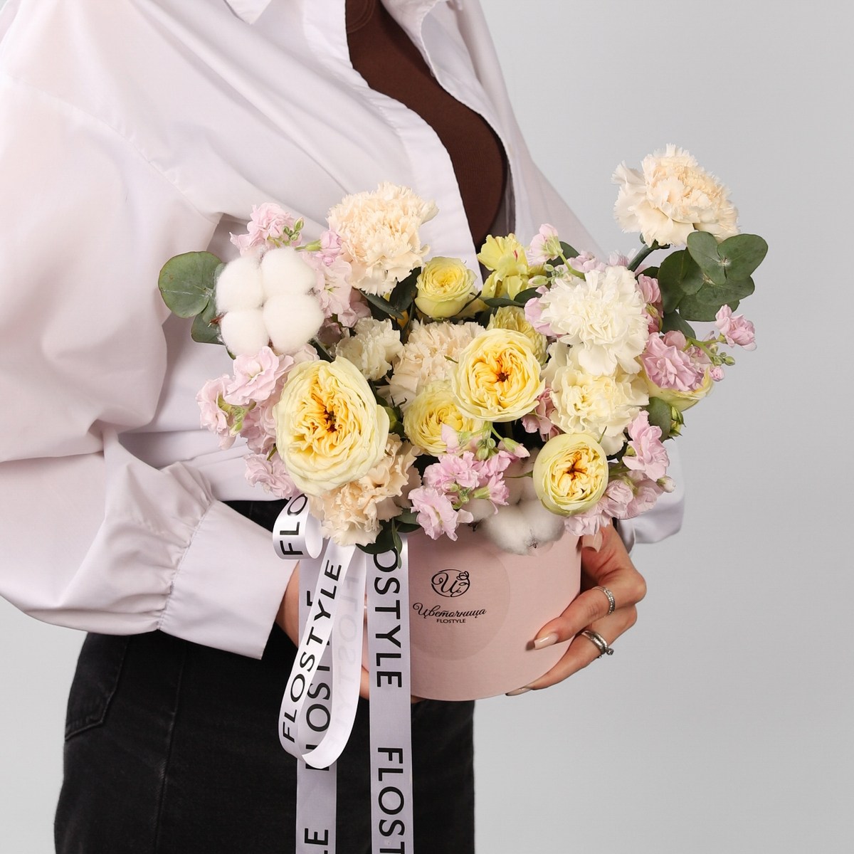 buket cvetov v korobke 492